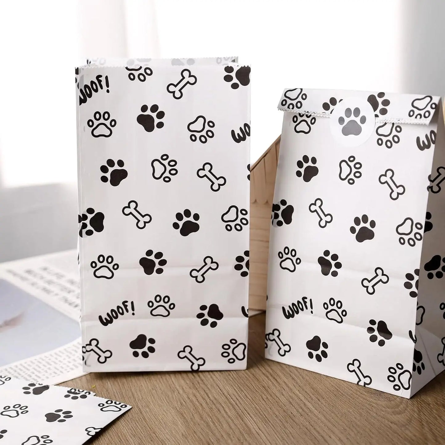 Pet Paw Print Gift Bags – 12 pcs, 22x12x8cm, Black & White Design for Dog Lovers