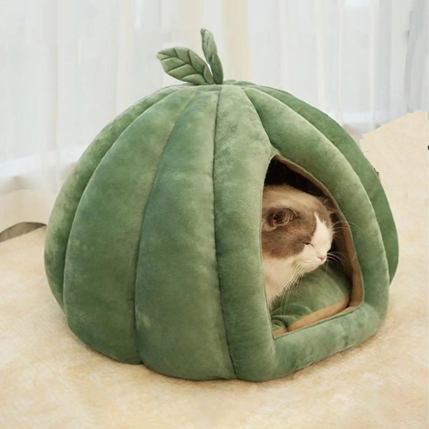 Pumpkin Cat Bed – Thickened Enclosed Plush Cat House for Winter