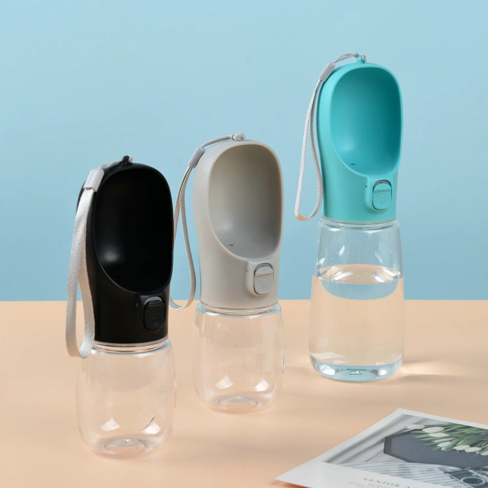Wasserflasche für Hunde und Katzen – Tragbar, auslaufsicher, einfache Einhandbedienung
